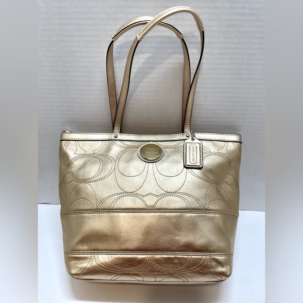Coach NWOT Signature C Stripe Stitch Leather Tote in Gold Metallic